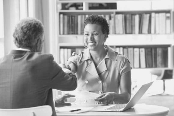 How to Conduct an Interview: 7 Tips