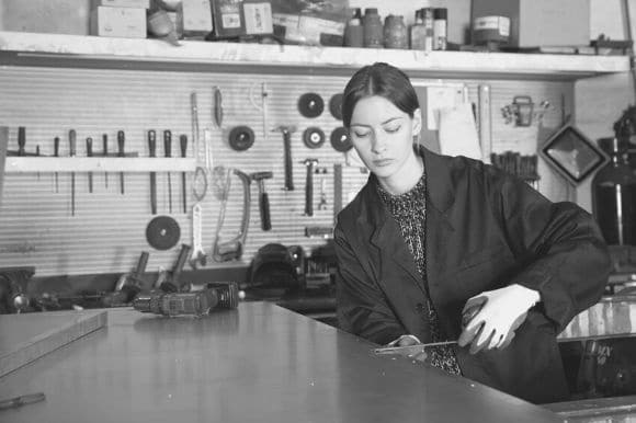 Assembler using tools in a workshop