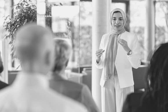 How to Give a Work Presentation to Employees: 5 Tips
