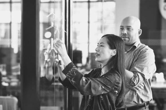 Manager leading her employee in a workplace mentorship programme.