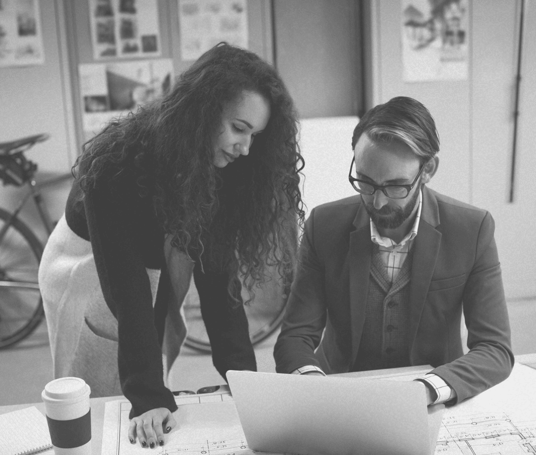 2 people looking at laptop